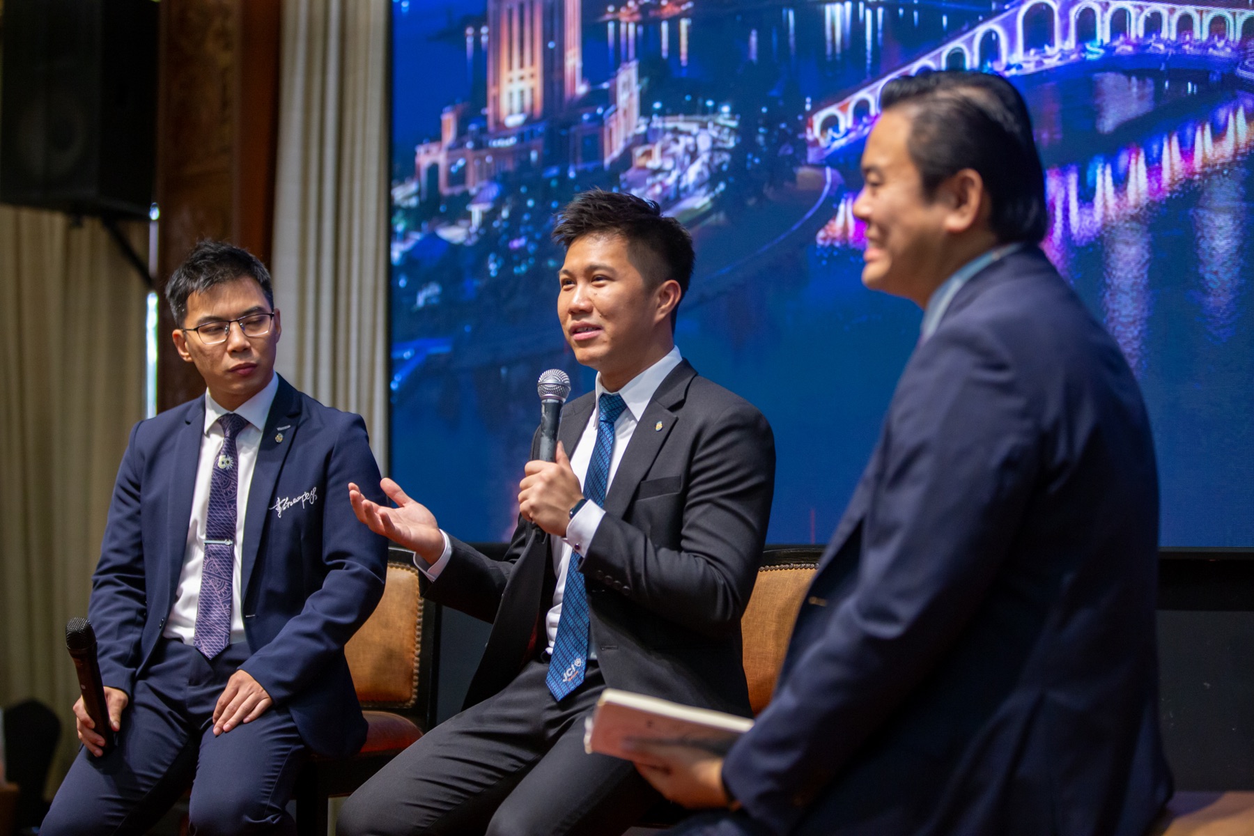 A leadership panel sharing with Academians